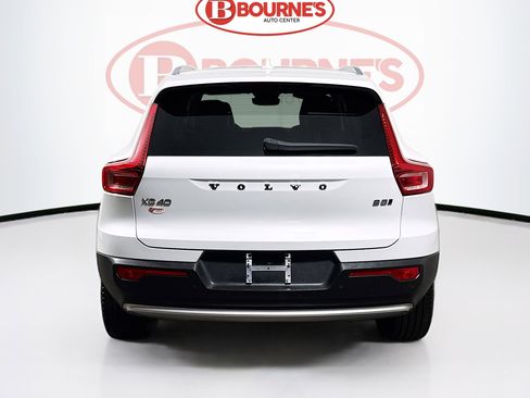 Used 2023 Volvo XC40 B5 Plus AWD/4WD image 10