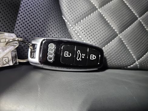 Used 2024 Audi SQ8 Prestige w/ Prestige Package image 37