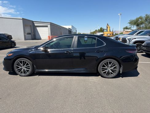 Certified 2022 Toyota Camry SE w/ Cold Weather Package AWD/4WD image 9