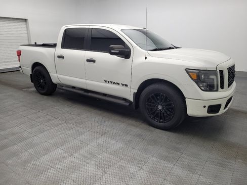 Used 2019 Nissan Titan SV w/ SV Convenience Package image 11