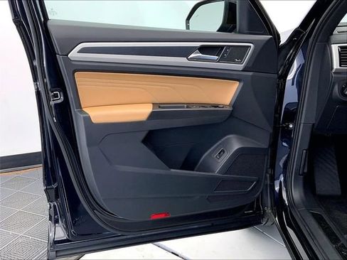 Used 2023 Volkswagen Atlas Cross Sport SEL Premium R-Line image 23