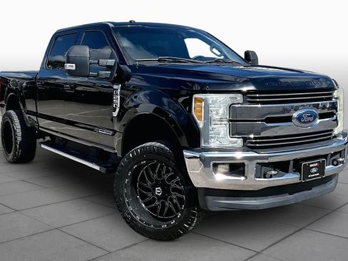 Used 2017 Ford F250 Lariat w/ Lariat Ultimate Package AWD/4WD image 2