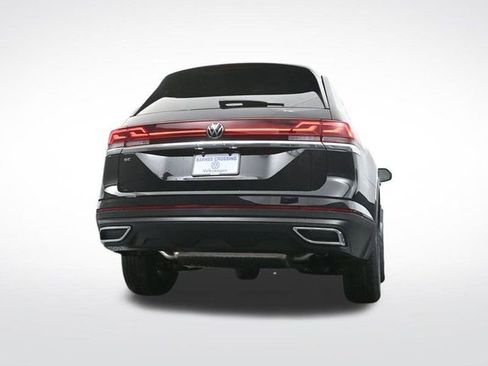 Used 2025 Volkswagen Atlas SE image 35