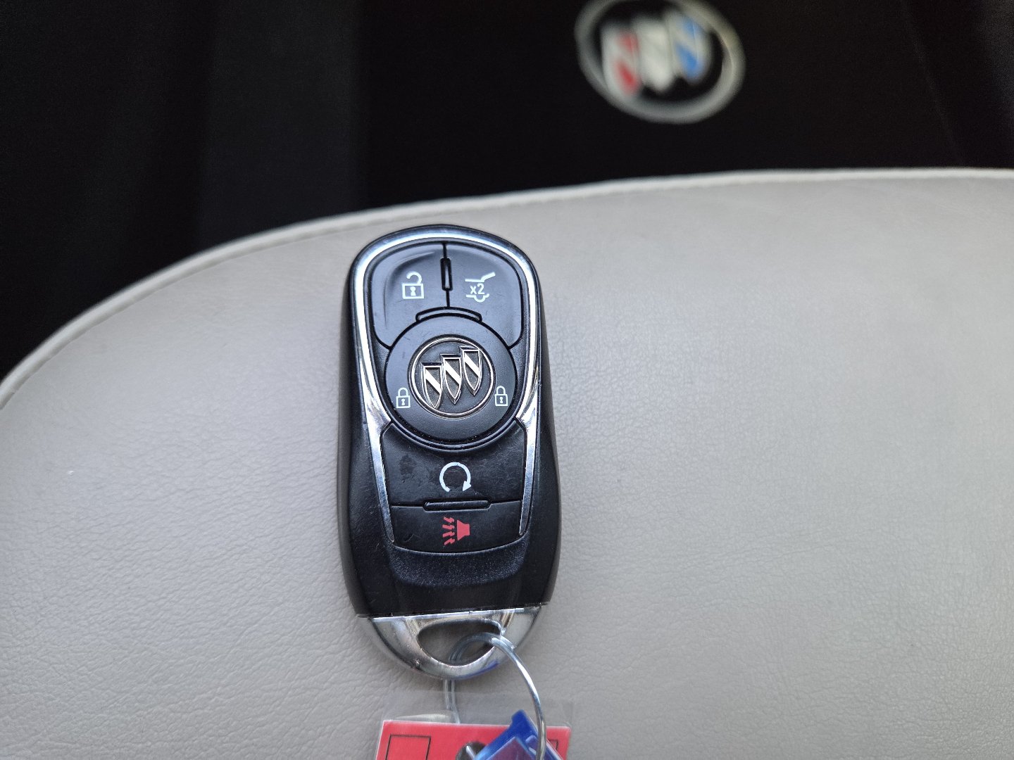 Used 2019 Buick Envision Essence FWD image 35
