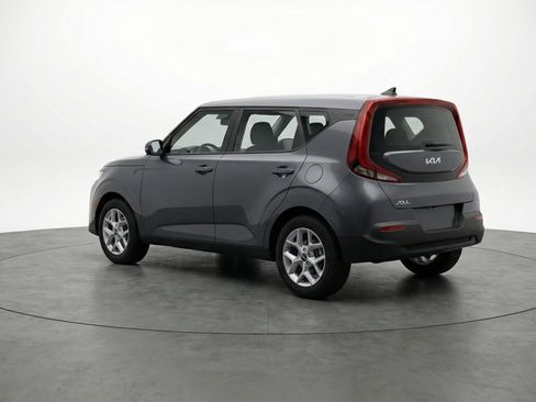 Used 2025 Kia Soul LX w/ LX Technology Package FWD image 6