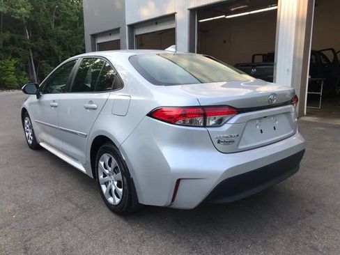 Used 2024 Toyota Corolla LE FWD image 5