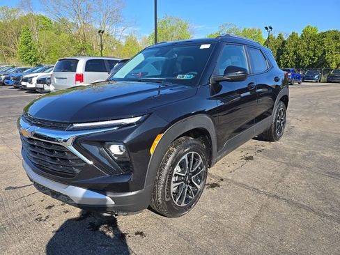 Used 2024 Chevrolet TrailBlazer LT w/ Convenience Package AWD/4WD image 3