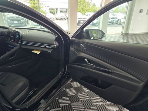 New 2026 Hyundai Elantra Limited FWD image 38