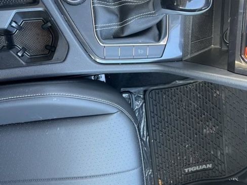 Used 2024 Volkswagen Tiguan SE image 14
