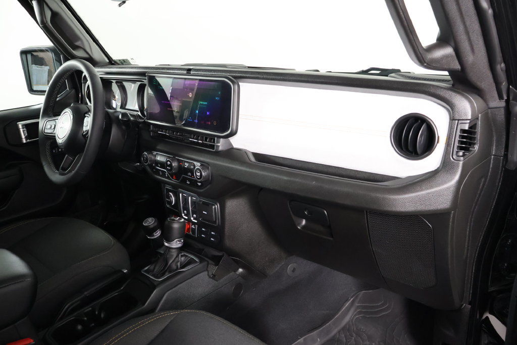 Used 2025 Jeep Wrangler Sport AWD/4WD image 9