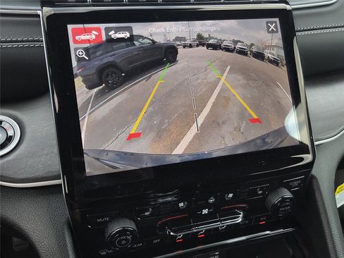 New 2025 Jeep Grand Cherokee Limited w/ Luxury Tech Group II image 13