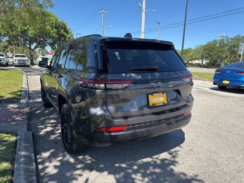 Used 2024 Jeep Grand Cherokee Altitude RWD image 5