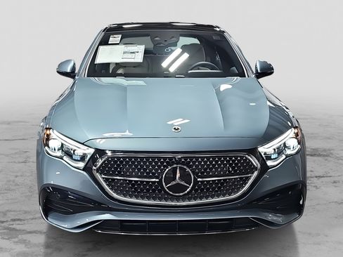 New 2026 Mercedes-Benz E 350 4MATIC Sedan image 2