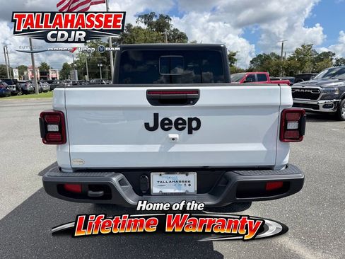 Used 2025 Jeep Gladiator Sport AWD/4WD image 4