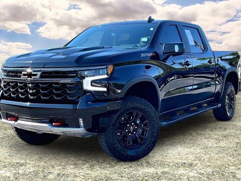 Used 2023 Chevrolet Silverado 1500 ZR2 w/ Technology Package AWD/4WD image 3