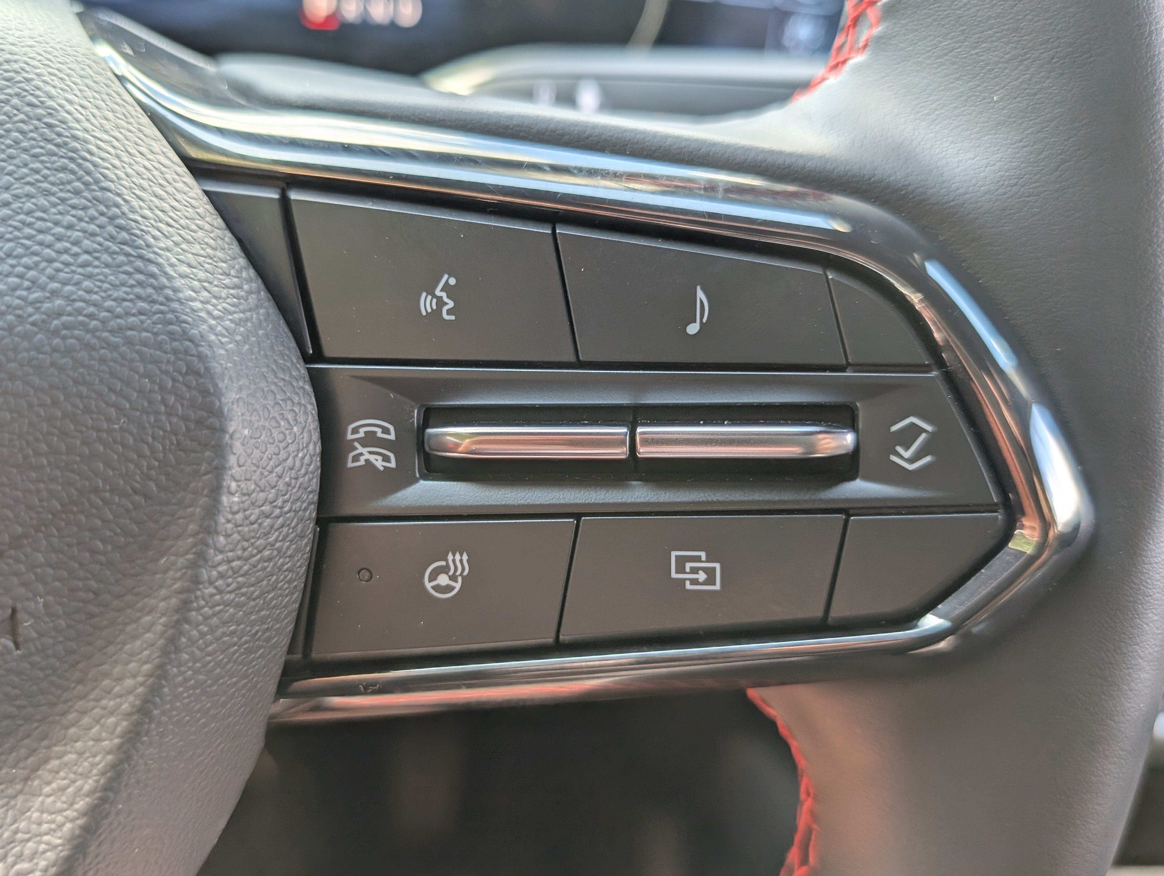 Used 2024 Chevrolet Equinox EV RS w/ LPO, Active Package FWD image 34
