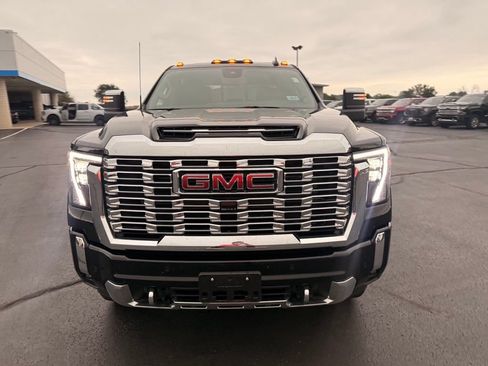 Used 2024 GMC Sierra 2500 Denali AWD/4WD image 11