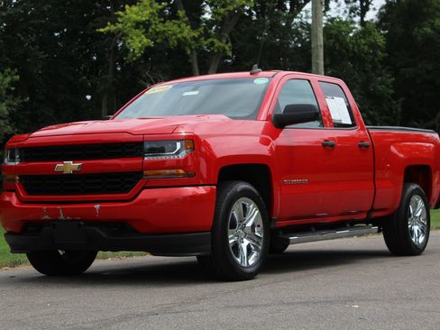 Used 2018 Chevrolet Silverado 1500 Custom w/ Custom Value Package AWD/4WD image 3