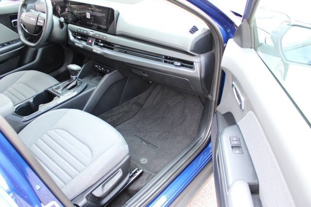 Used 2025 Kia K4 EX FWD image 38