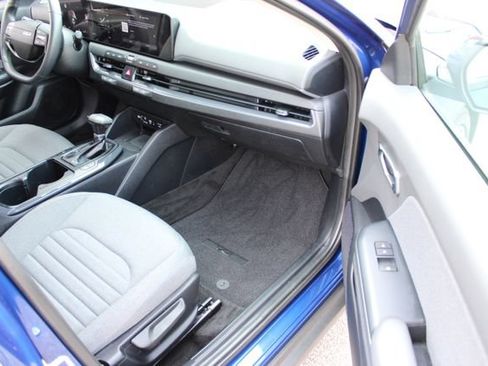 Used 2025 Kia K4 EX FWD image 38