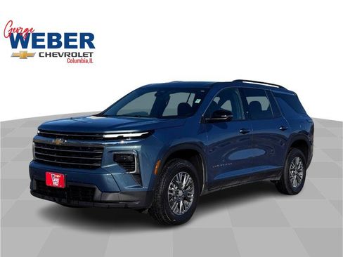 Certified 2025 Chevrolet Traverse LT image 1