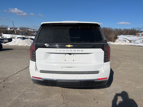 Certified 2025 Chevrolet Suburban LS image 4