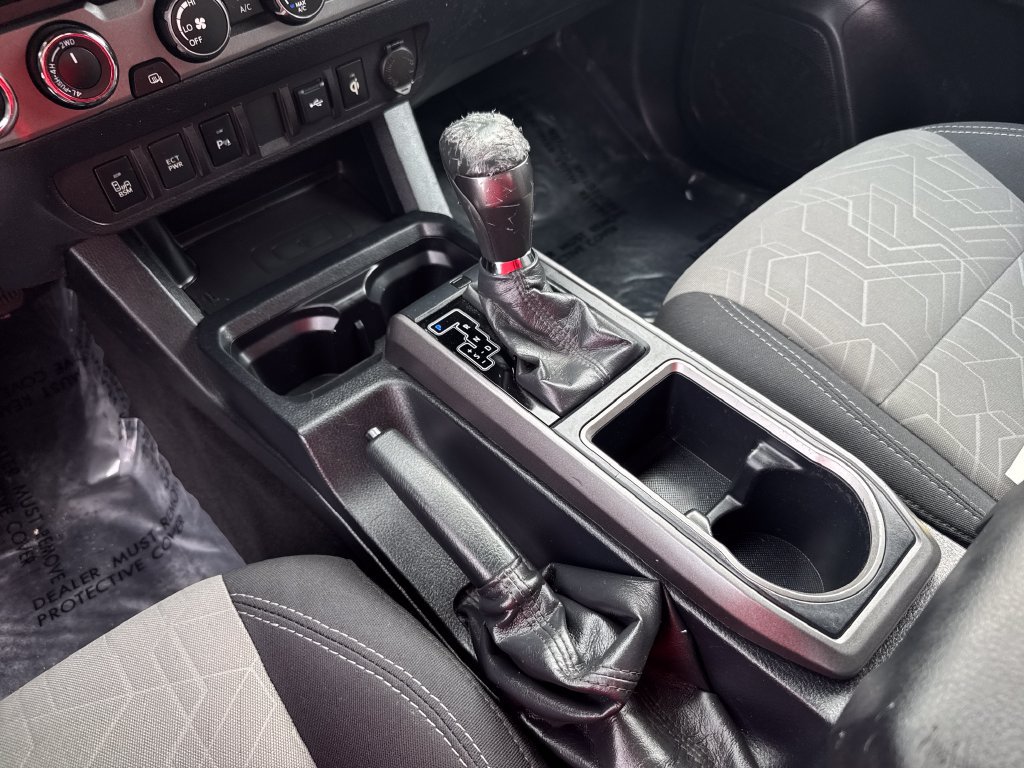 Used 2020 Toyota Tacoma TRD Off-Road w/ Technology Package AWD/4WD image 25