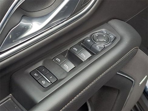 Used 2024 Chevrolet Suburban Premier image 20