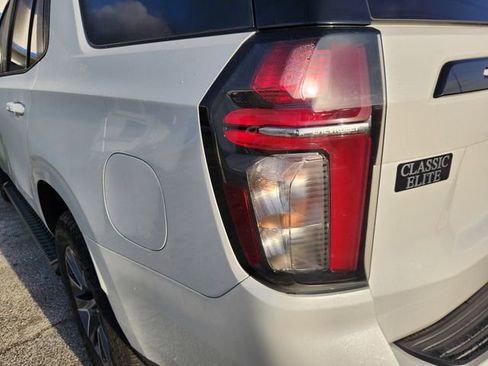 Used 2024 Chevrolet Tahoe Z71 w/ Luxury Package AWD/4WD image 7