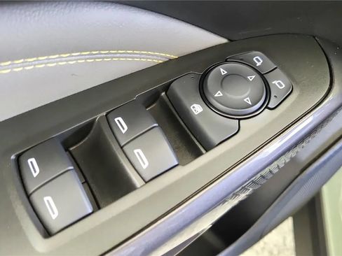 Used 2025 Chevrolet Trax ACTIV w/ Sunroof Package FWD image 31