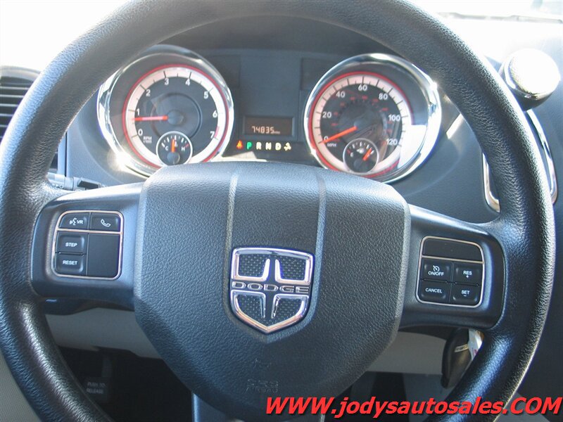 Used 2018 Dodge Grand Caravan SE w/ UConnect Hands-Free Group FWD image 12