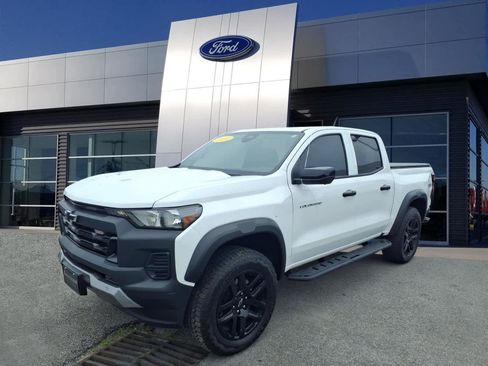 Used 2023 Chevrolet Colorado Trail Boss w/ Technology Package AWD/4WD image 4