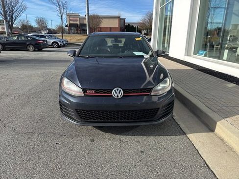 Used 2017 Volkswagen GTI SE image 3