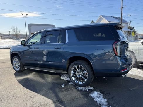 New 2026 Chevrolet Suburban Premier image 5