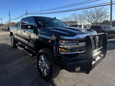 Used 2019 Chevrolet Silverado 2500 High Country w/ Duramax Plus Package image 3