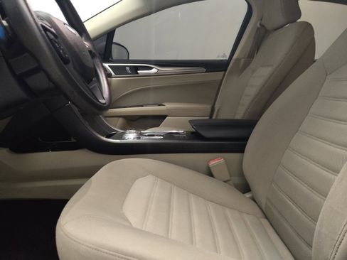 Used 2019 Ford Fusion SE FWD image 17
