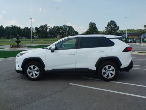 Used 2021 Toyota RAV4 LE AWD/4WD image 11