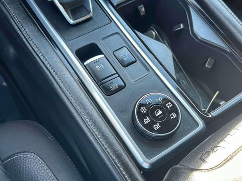 Used 2023 Nissan Pathfinder SL w/ Lighting Package (N92) AWD/4WD image 31