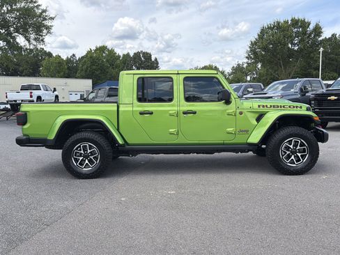 Used 2025 Jeep Gladiator Rubicon w/ Convenience Group AWD/4WD image 13