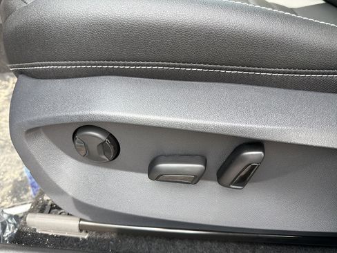 New 2026 Volkswagen Taos SEL AWD/4WD image 11