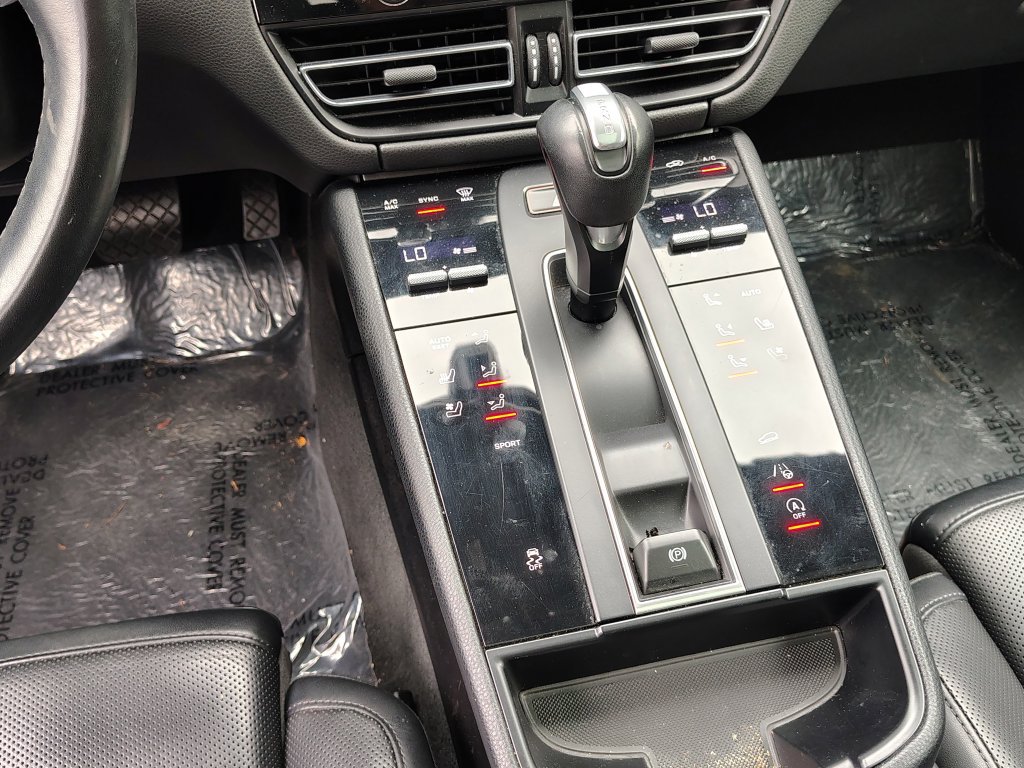 Used 2024 Porsche Macan AWD/4WD image 37