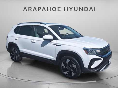 Used 2023 Volkswagen Taos SE w/ Panoramic Sunroof Package AWD/4WD image 7