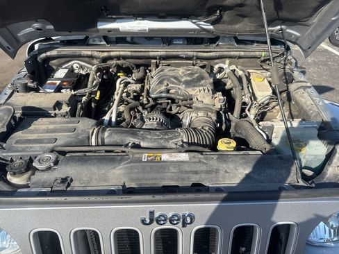 Used 2016 Jeep Wrangler Unlimited Sahara image 10