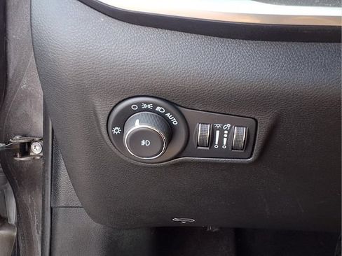 Used 2024 Jeep Compass Latitude AWD/4WD image 15