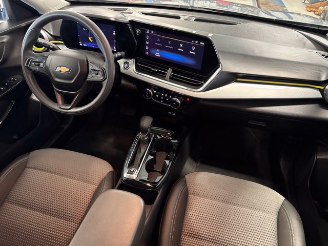 Used 2025 Chevrolet Trax LT FWD image 14