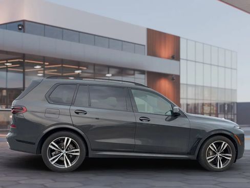 Used 2025 BMW X7 xDrive40i w/ M Sport Package AWD/4WD image 7