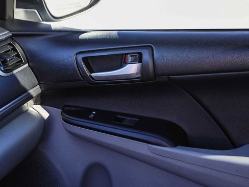 Used 2014 Toyota Camry LE image 21