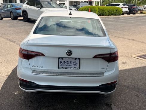 Used 2023 Volkswagen Jetta SE FWD image 4