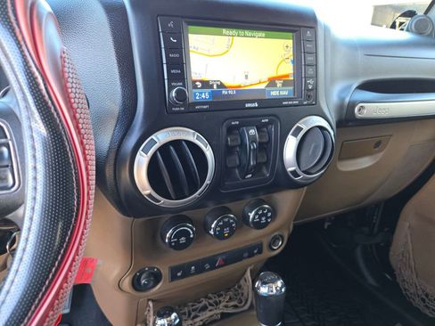 Used 2012 Jeep Wrangler Unlimited Sahara w/ Connectivity Group image 17