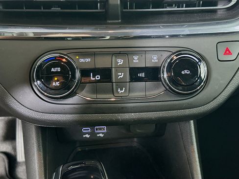 Used 2025 Buick Envista Preferred image 23